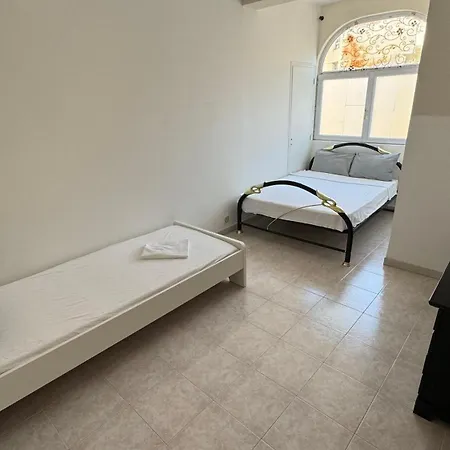 Monaco Duplex, 8 Sleeps Bnbrickeys