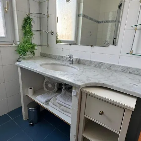 Monaco Duplex, 8 Sleeps Bnbrickeys