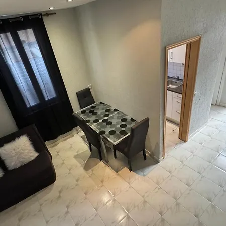 Monaco Duplex, 8 Sleeps Bnbrickeys *