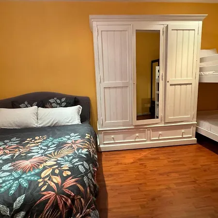 Monaco Duplex, 8 Sleeps Bnbrickeys شقة بوزولي